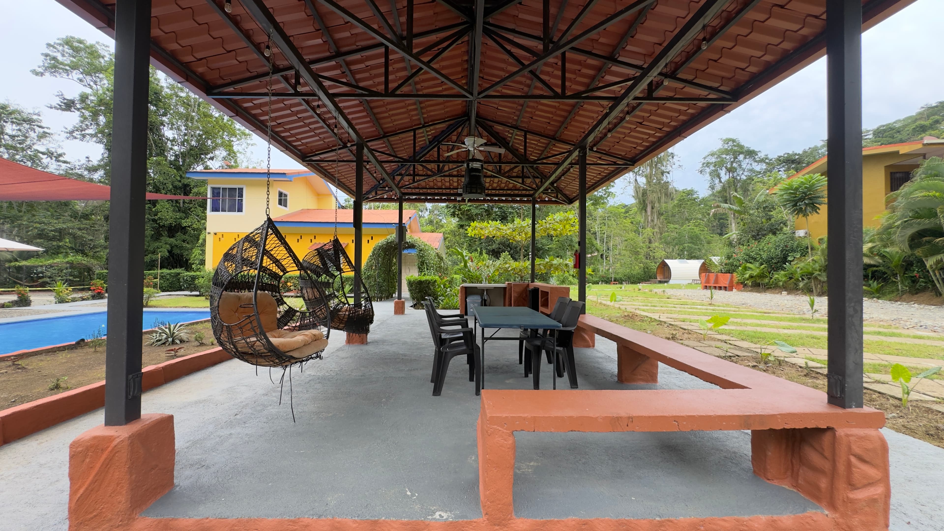 The rancho by the pool, with its long table
