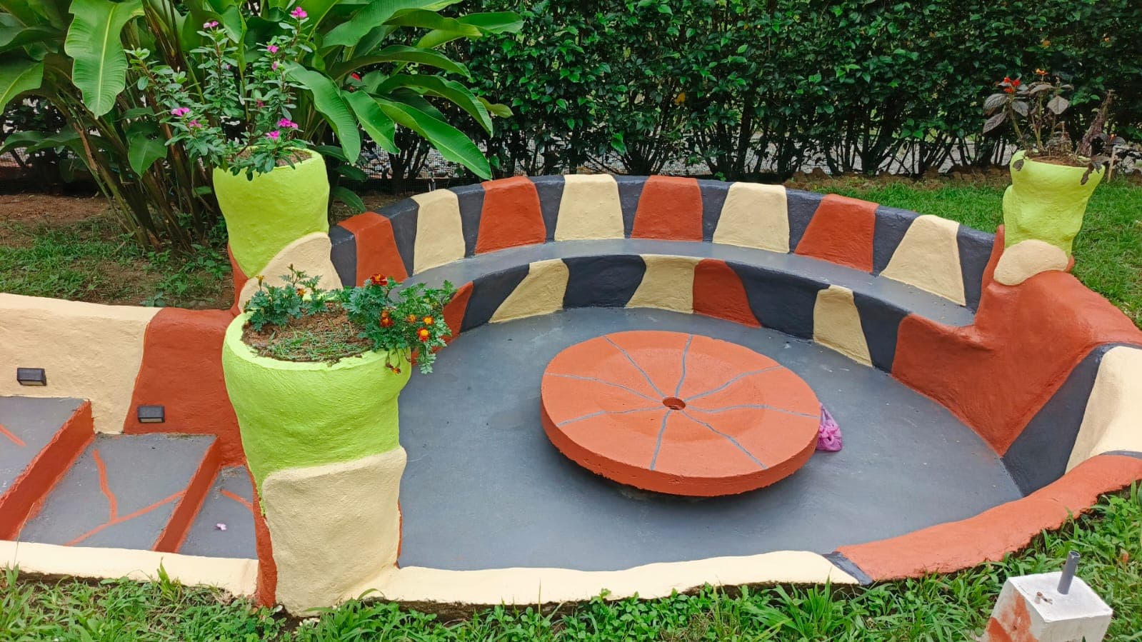 The fire pit lounge in the garden